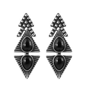 Brinco-Seta-Triangulos-Preto-Prateado-01