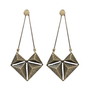 Brinco-Piramides-Geometrico-Bronze-01