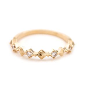 Anel-Piramide-Triangulo-Zirconia-Dourado-Folheado-01