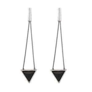 Brinco-Triangulo-Preto-Dois-Fios-Prateado-01
