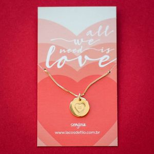 Colar-Medalha-All-You-Need-Is-Love-Coracao-Dourado-Folheado-06
