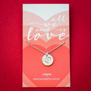 Colar-Medalha-All-You-Need-Is-Love-Coracao-Prateado-Folheado-06