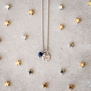Colar-Medalha-Constelacao-Pedra-Jade-Azul-Prateado-Folheado-01