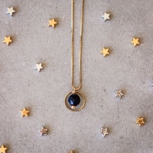 Colar-Orbita-Circular-Corpo-Celeste-Pedra-Estrela-Dourado-Folheado-01