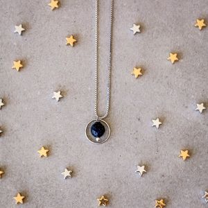 Colar-Orbita-Circular-Corpo-Celeste-Pedra-Estrela-Prateado-Folheado-01