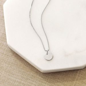Colar-Medalha-Fina-Fosca-Lisa-Prateado-Folheado-02