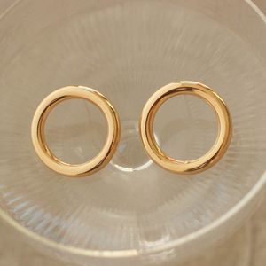 Brinco-Circulo-Grosso-Medio-Dourado-Folheado-01