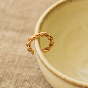 Brinco-Ear-Cuff-Torcido-Dourado-Folheado-01
