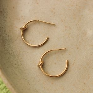 Brinco-Argola-No-Pequeno-Banhado-Ouro-18k-01