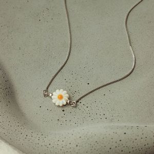 Colar-Margarida-Madreperola-Mini-Banhado-Rodio-01
