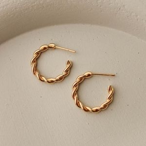 Brinco-Argola-Torcido-Pequeno-Banho-Ouro-18k-01