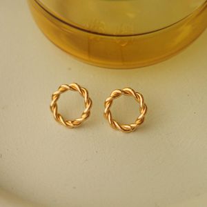 Brinco-Circulo-Torcido-Pequeno-Banho-Ouro-18k-01