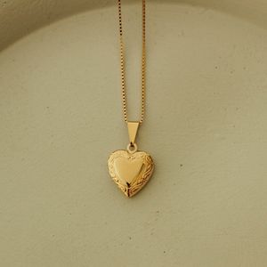 colar-relicario-coracao-banho-ouro-18k-01