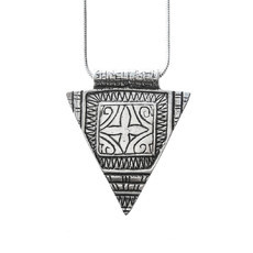 Colar Triângulo Boho Prateado